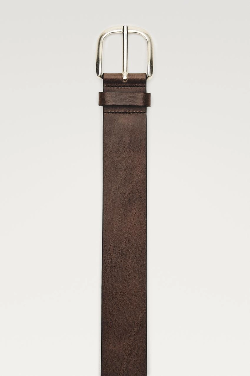 Кожанный ремень с изогнутой пряжкой из нубука