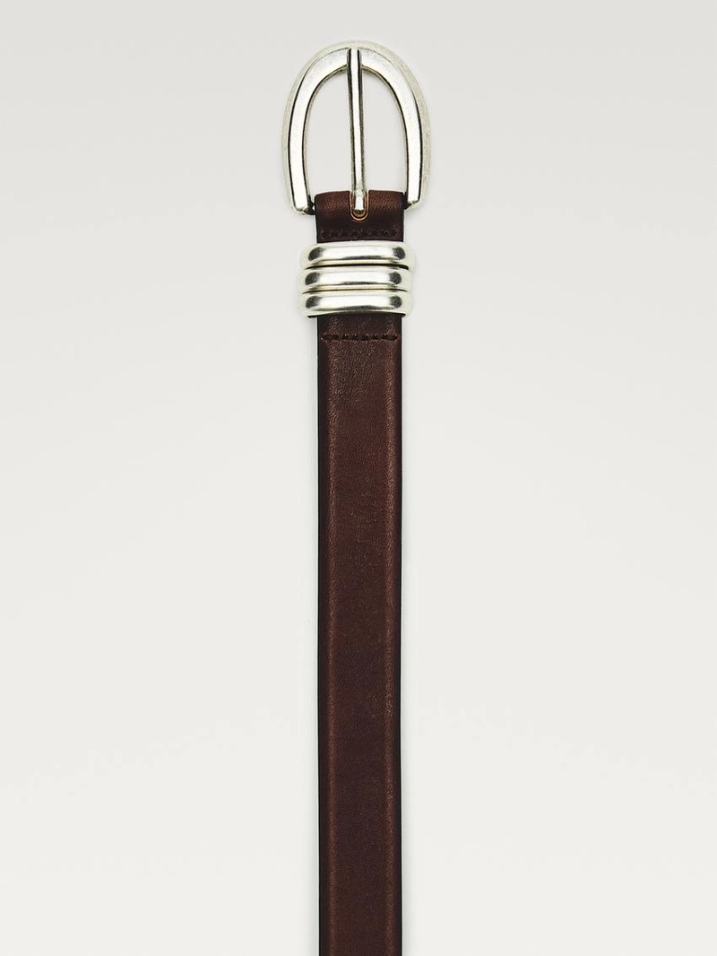 Кожанный ремень с металлической деталью