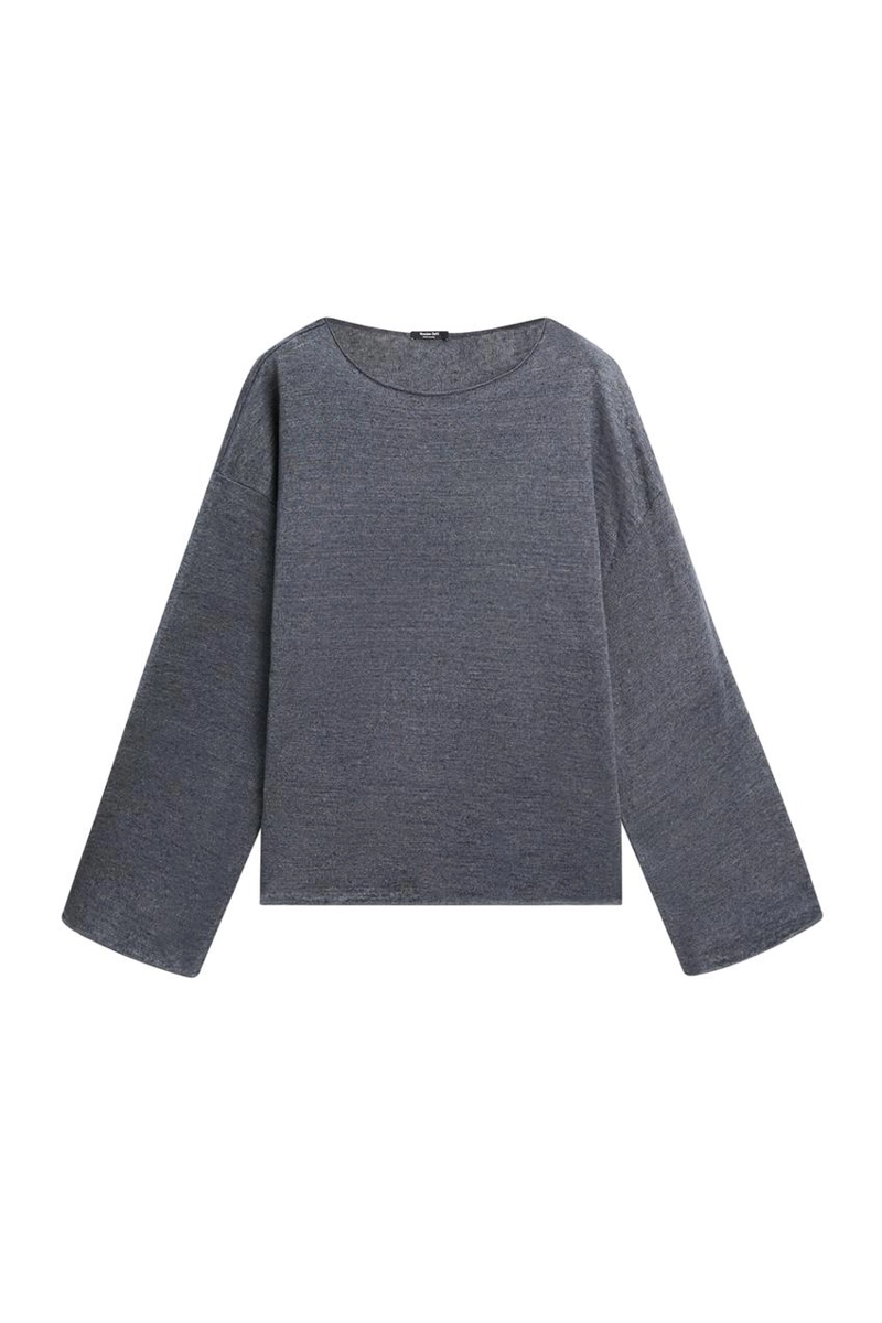 Свитер из льна с лодочкой