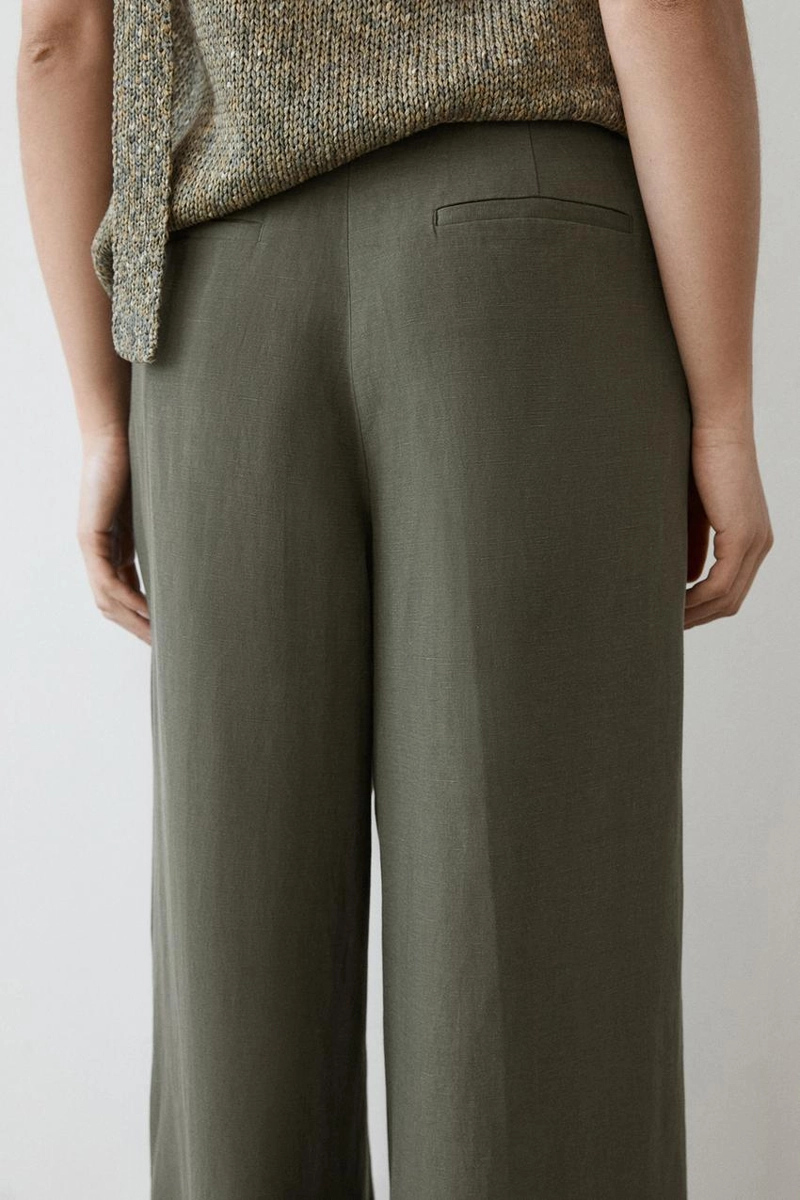 Широкие брюки с защипами