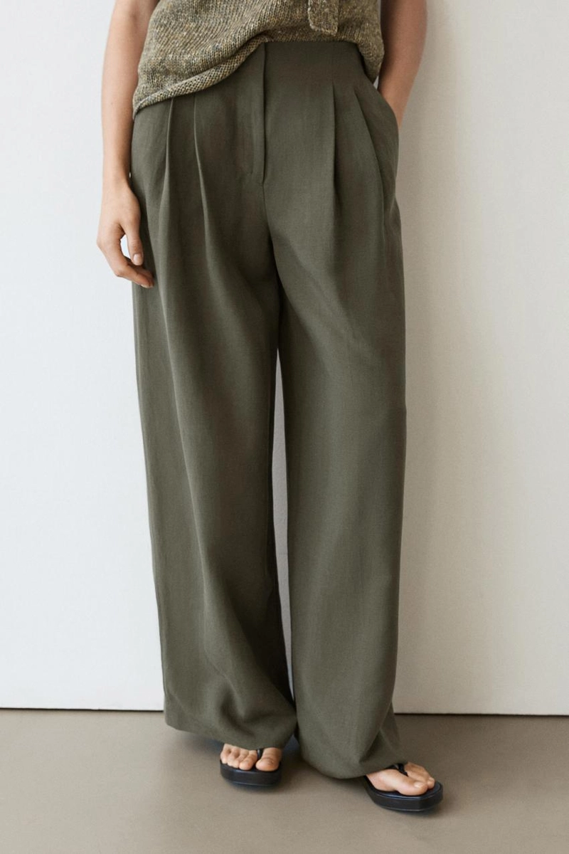 Широкие брюки с защипами