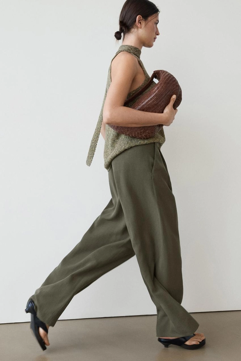 Широкие брюки с защипами