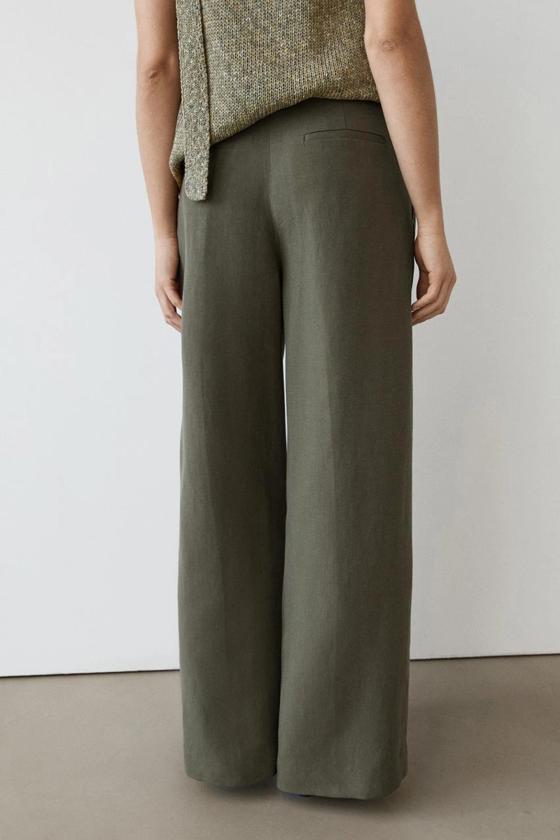 Широкие брюки с защипами