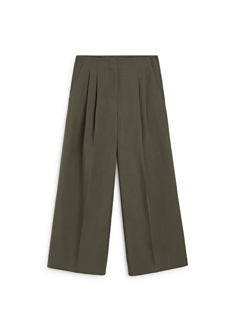 Широкие брюки с защипами