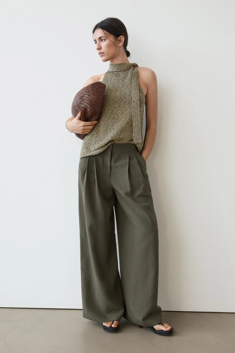 Широкие брюки с защипами