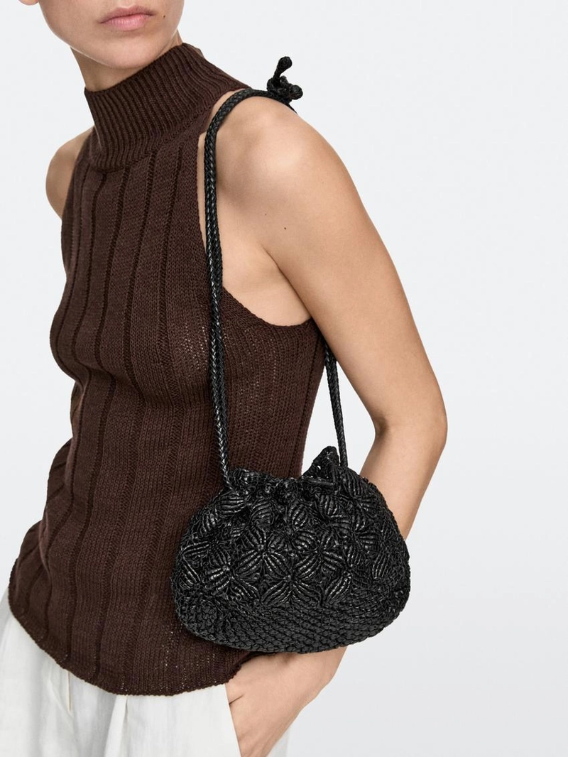 Сумочка-клатч из нубука с макраме