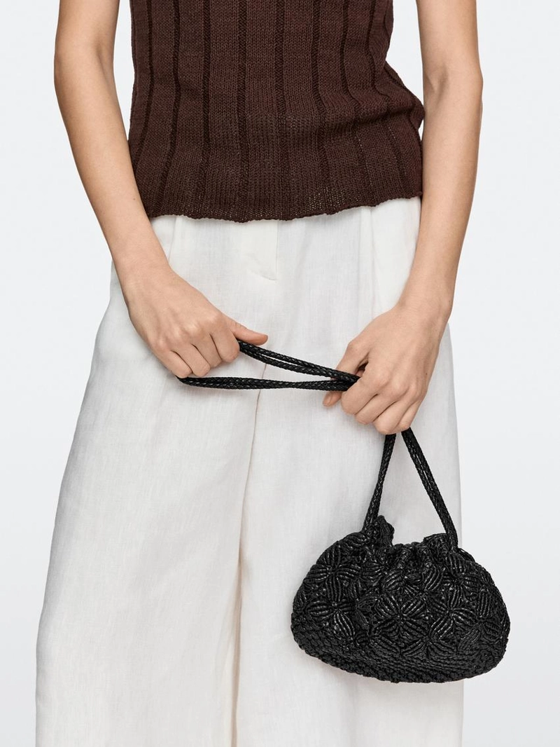 Сумочка-клатч из нубука с макраме