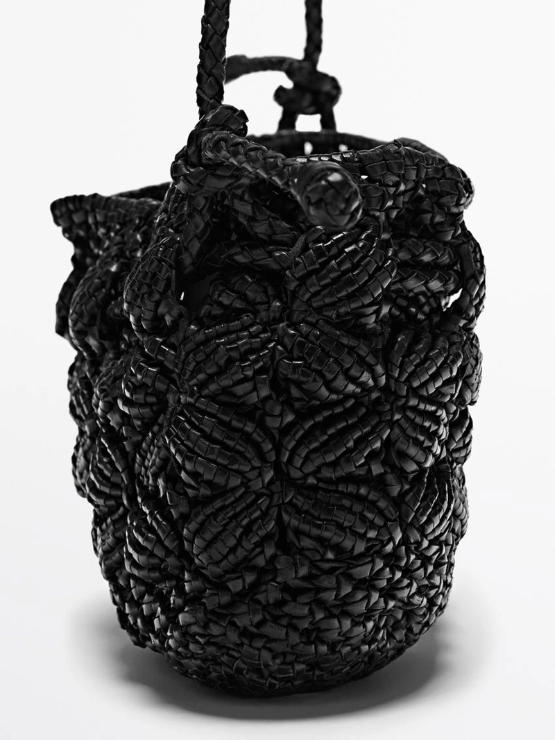 Сумочка-клатч из нубука с макраме