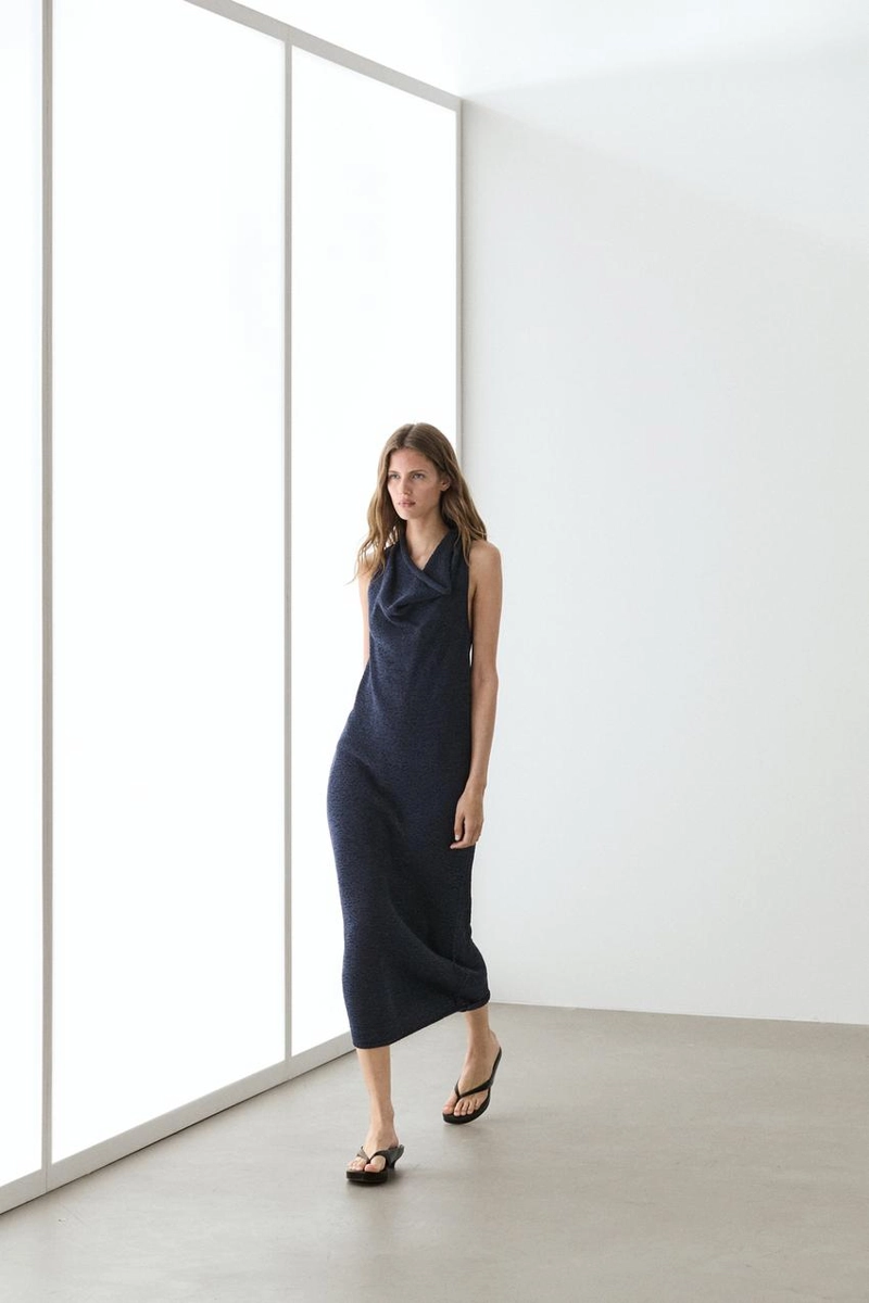 Платье-миди из трикотажа с драпированным вырезом