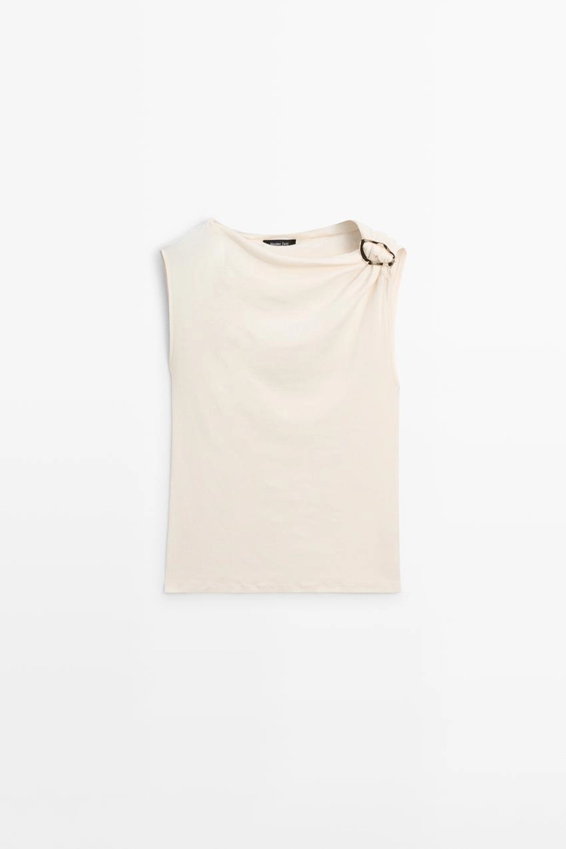 Топ с асимметричным вырезом и деталями из страз