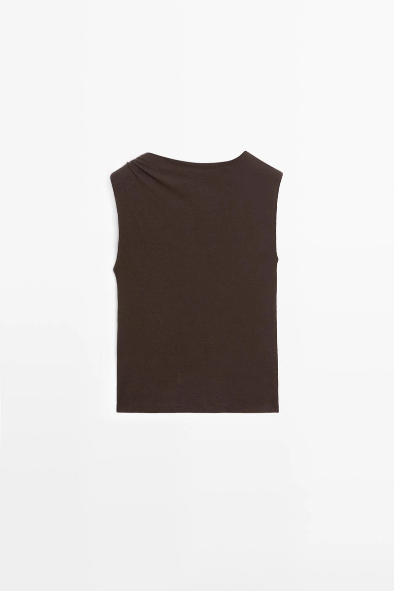 Топ с асимметричным воротником и деталями из страз