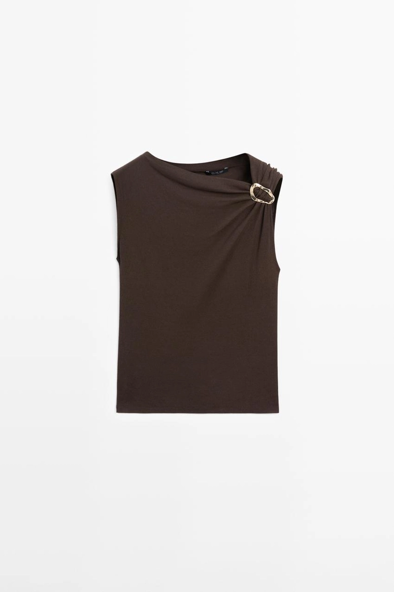 Топ с асимметричным воротником и деталями из страз