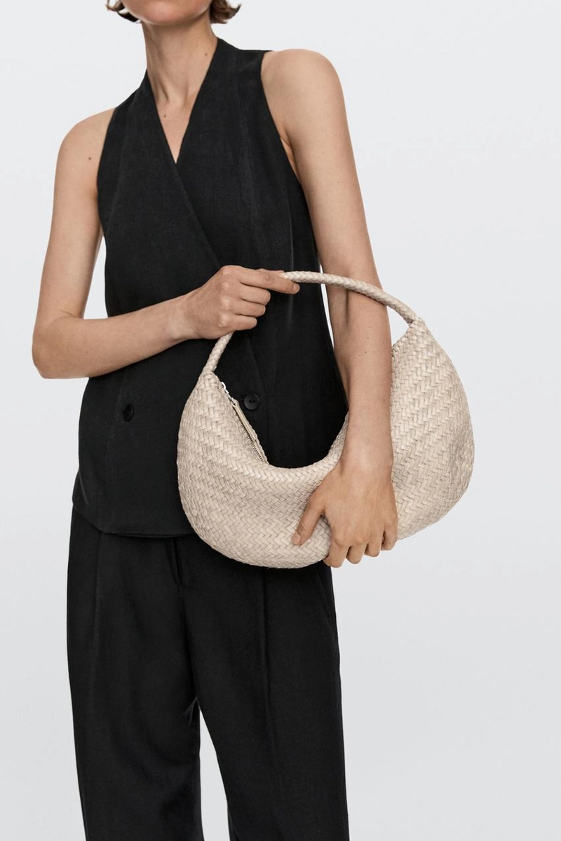 Сумка полумесяц из плетеной кожи