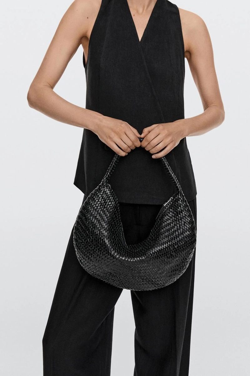 Сумка полумесяц из плетеной кожи