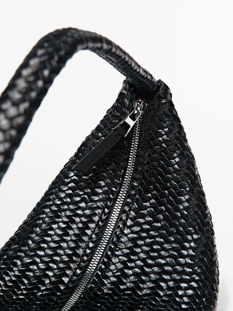 Сумка полумесяц из плетеной кожи