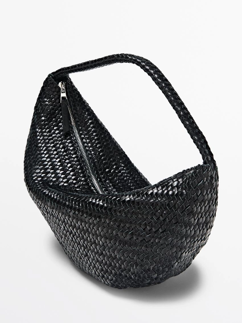 Сумка полумесяц из плетеной кожи