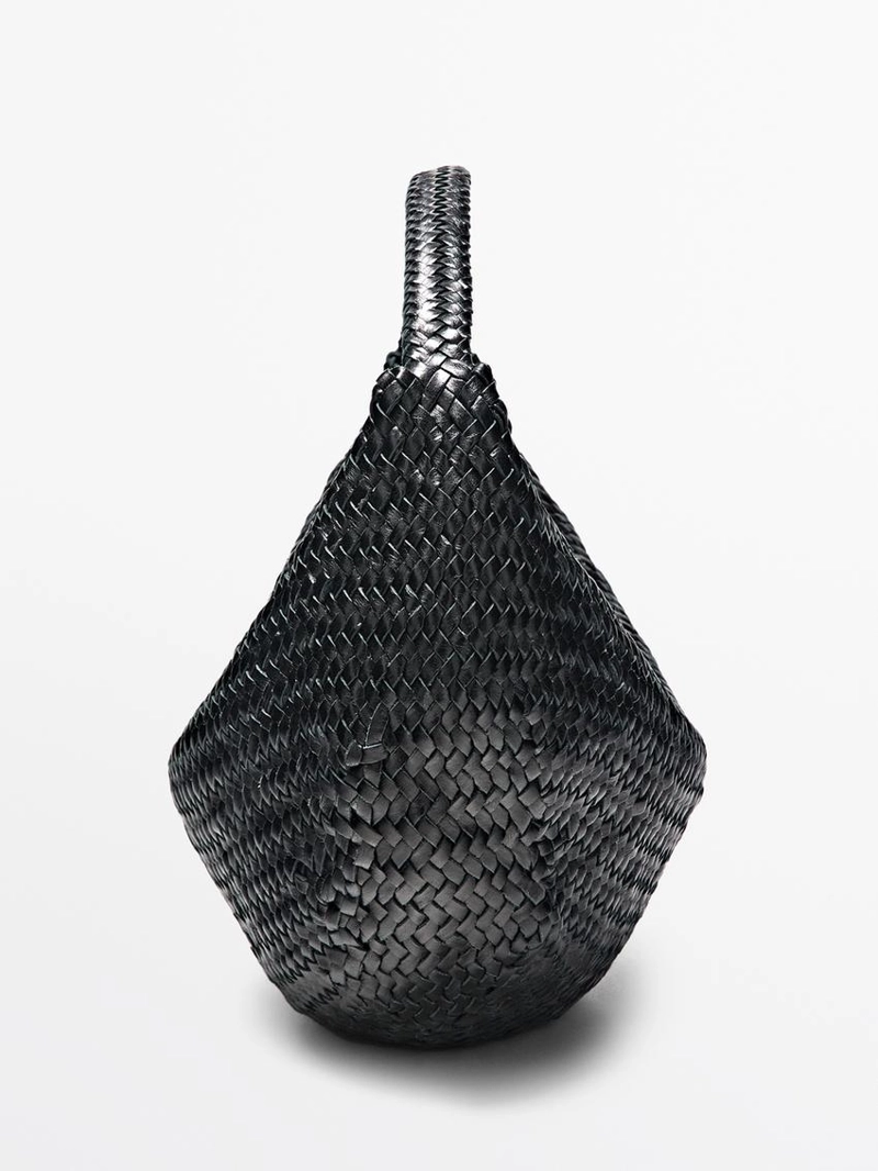 Сумка полумесяц из плетеной кожи