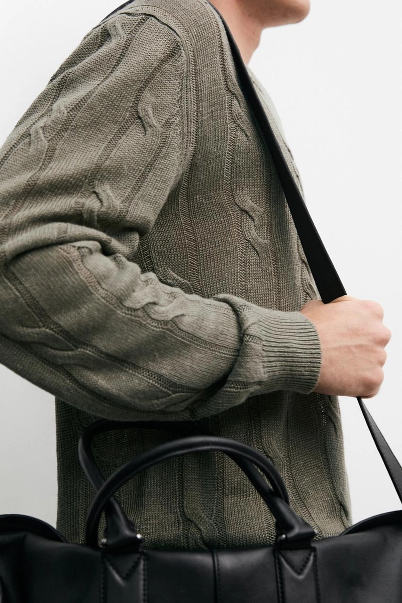 Пуловер с косами из льна