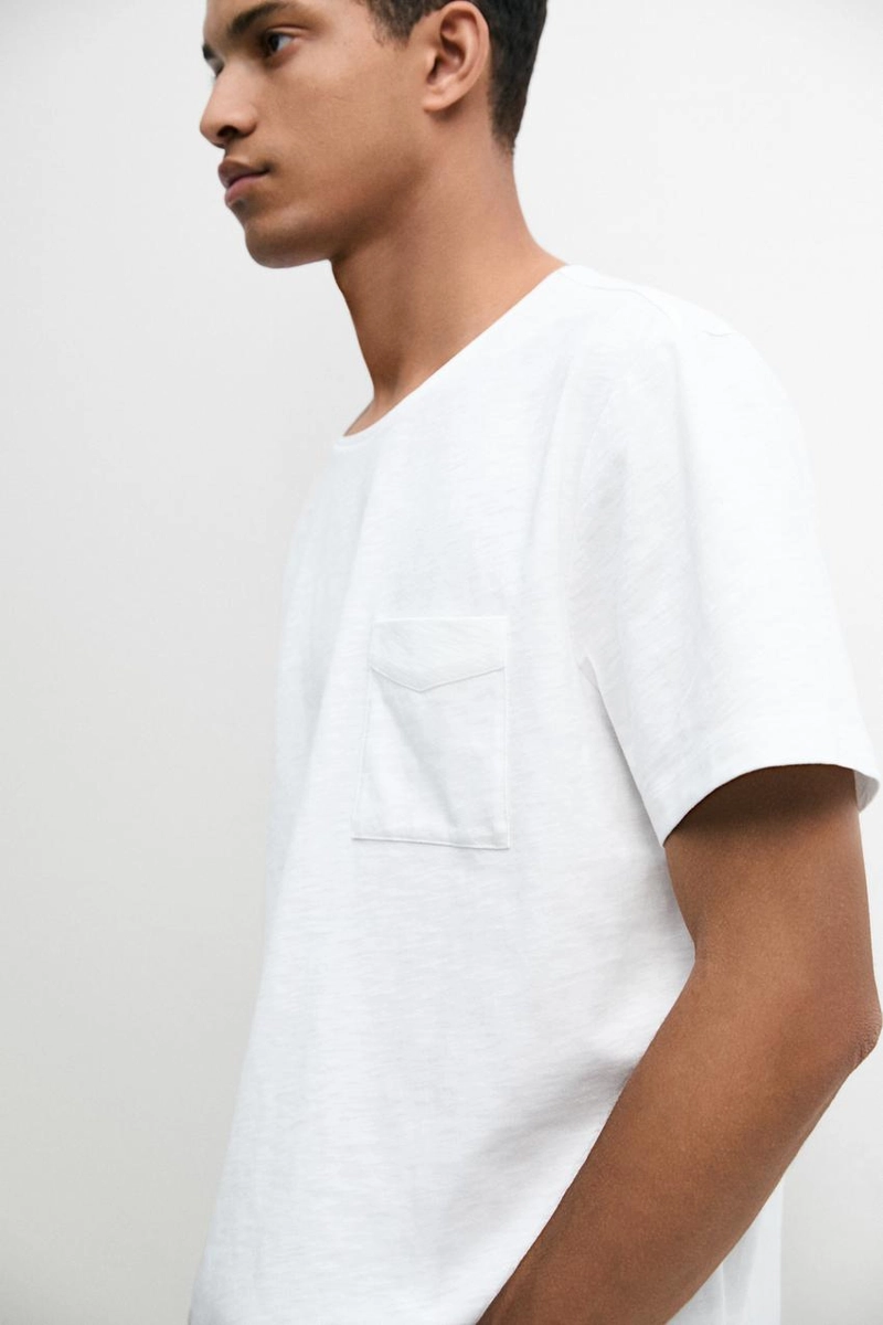 Футболка с короткими рукавами и карманом