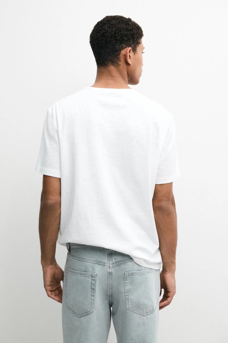 Футболка с короткими рукавами и карманом