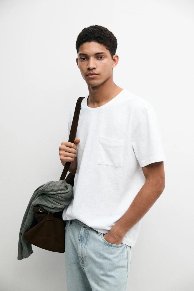 Футболка с короткими рукавами и карманом