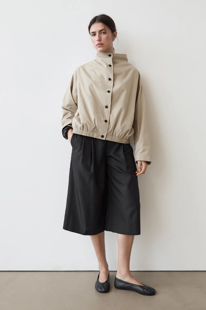 Бомбер с узким воротником