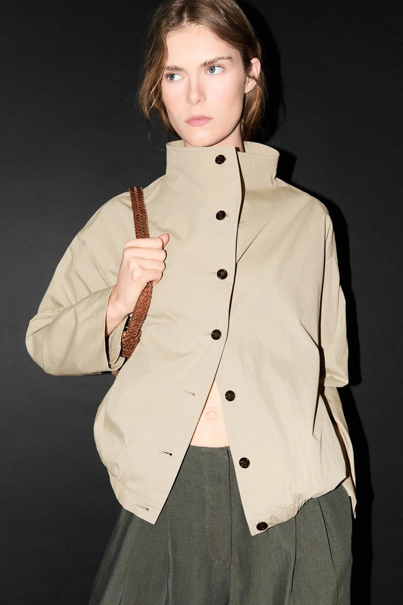 Бомбер с узким воротником