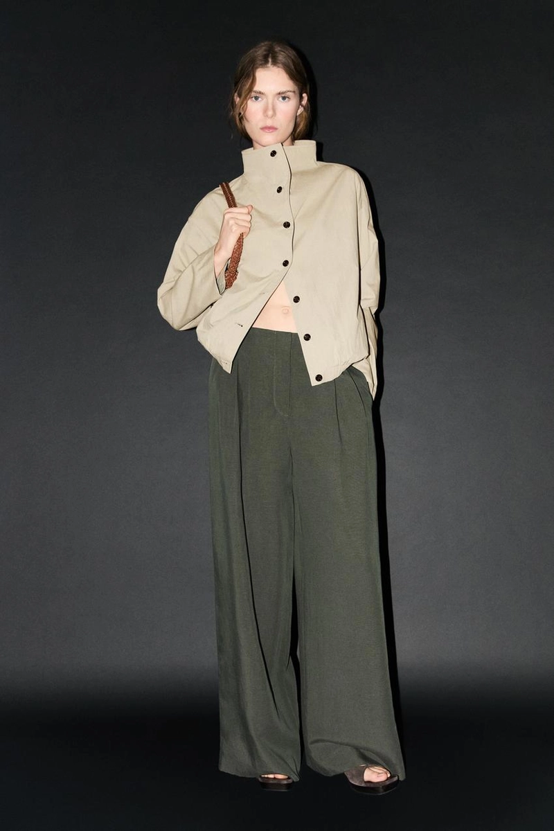 Бомбер с узким воротником