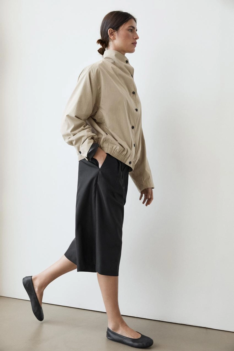 Бомбер с узким воротником