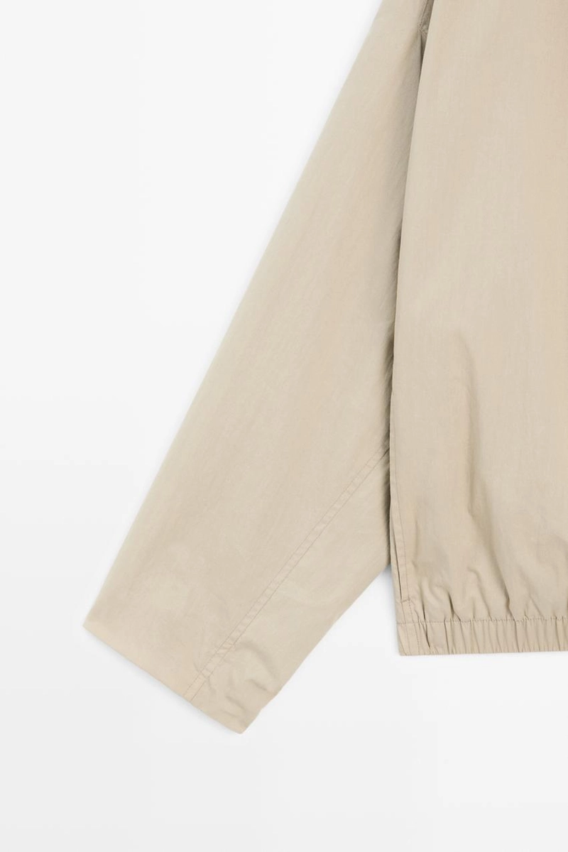 Бомбер с узким воротником