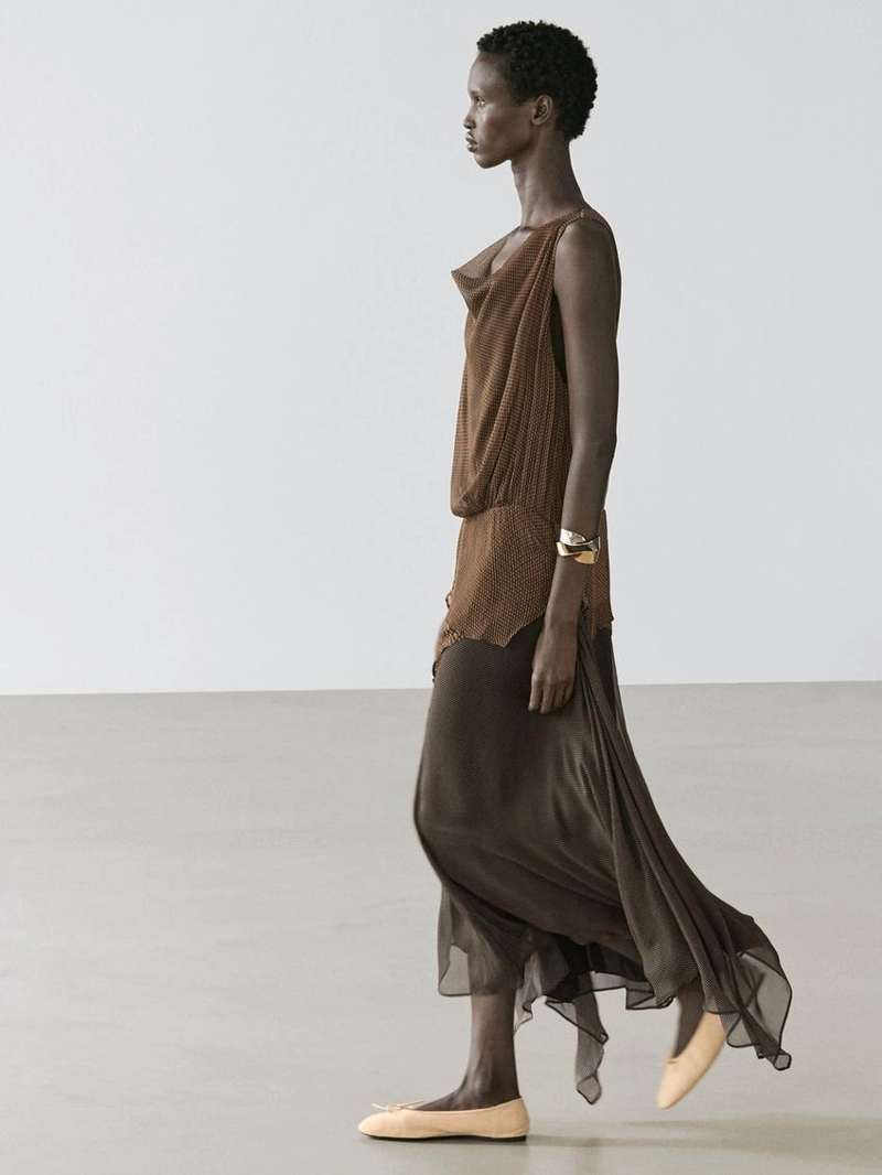 Платье с многослойными оборками и драпировкой