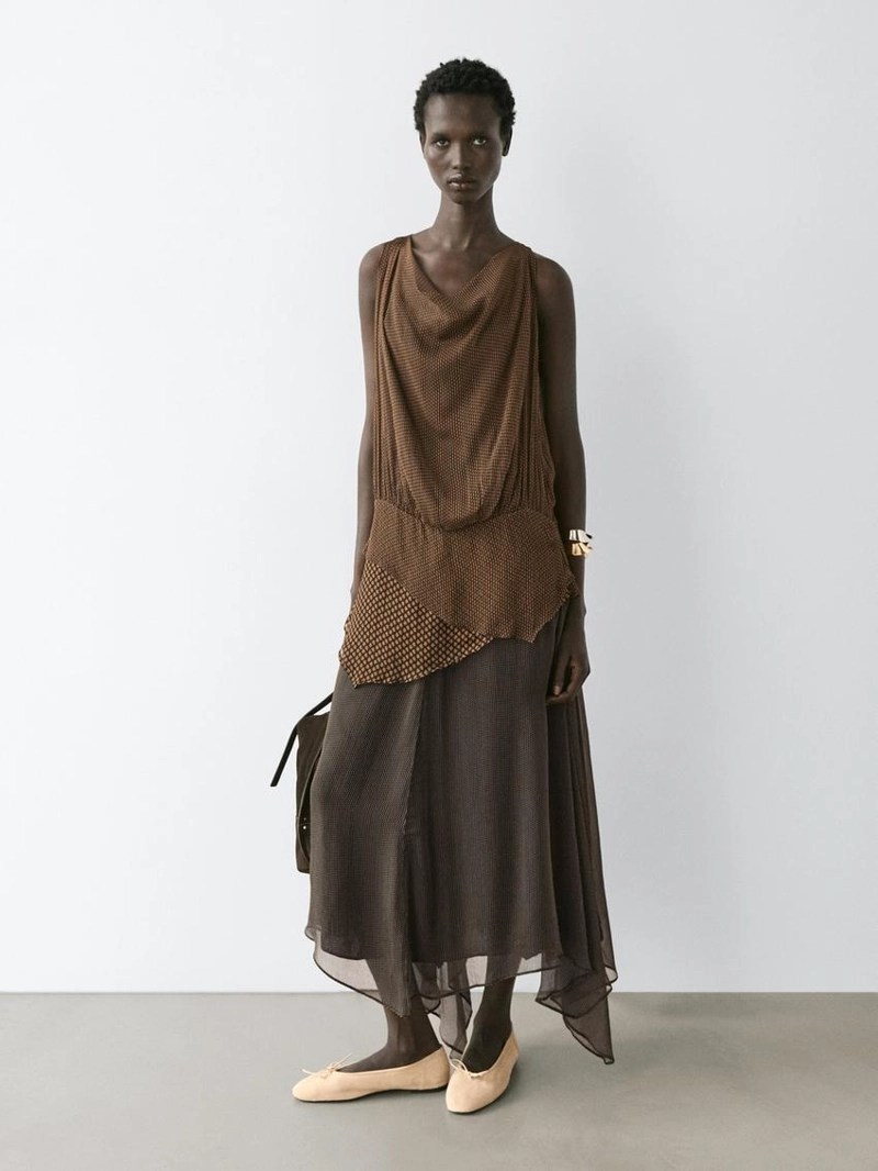 Платье с многослойными оборками и драпировкой