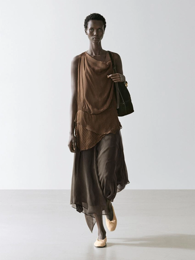 Платье с многослойными оборками и драпировкой