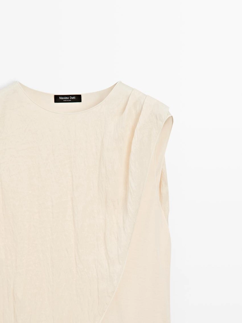 Топ с перекрестными лямками и деталью на плече