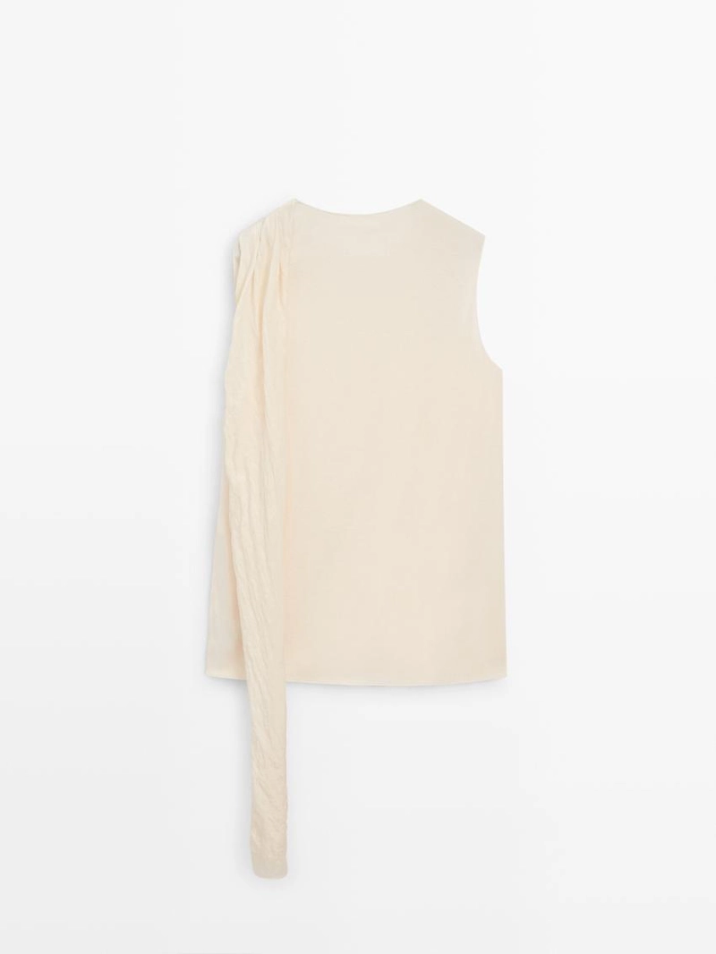 Топ с перекрестными лямками и деталью на плече