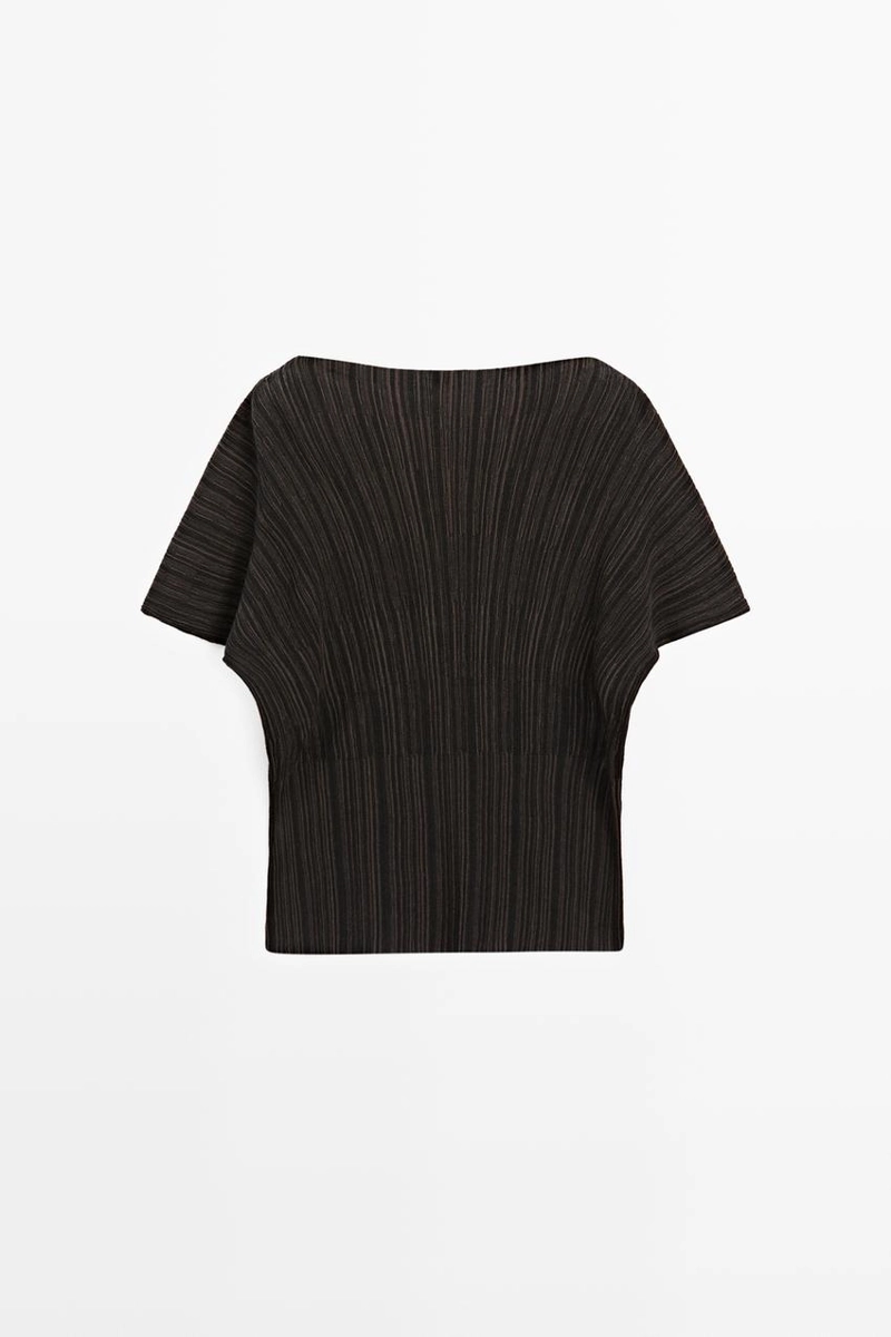 Плиссированное топ . юбка из натуральной кожи. лодочный вырез. короткий рукав. кожаная подкладка и стелька. детали с эластичным поясом. застежка на пряжке сбоку. полосатые элементы. включает стельку airfit®: гибкая техническая пена, разработанная для обеспечения большего комфорта. доступен аналогичный наряд