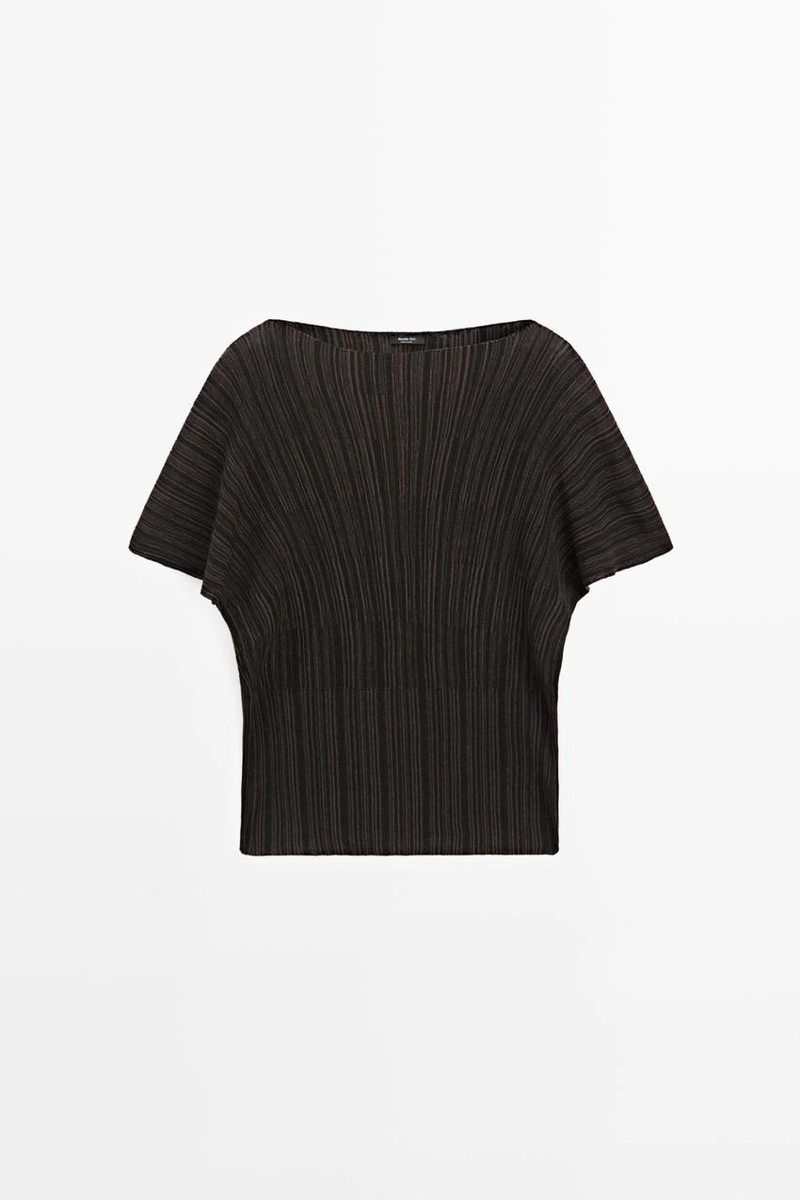 Плиссированное топ . юбка из натуральной кожи. лодочный вырез. короткий рукав. кожаная подкладка и стелька. детали с эластичным поясом. застежка на пряжке сбоку. полосатые элементы. включает стельку airfit®: гибкая техническая пена, разработанная для обеспечения большего комфорта. доступен аналогичный наряд