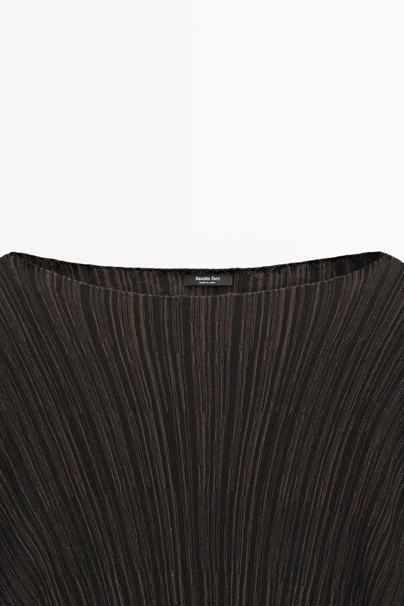 Плиссированное топ . юбка из натуральной кожи. лодочный вырез. короткий рукав. кожаная подкладка и стелька. детали с эластичным поясом. застежка на пряжке сбоку. полосатые элементы. включает стельку airfit®: гибкая техническая пена, разработанная для обеспечения большего комфорта. доступен аналогичный наряд