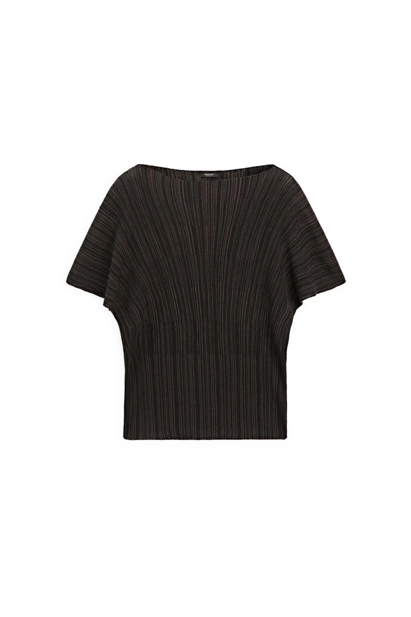 Плиссированное топ . юбка из натуральной кожи. лодочный вырез. короткий рукав. кожаная подкладка и стелька. детали с эластичным поясом. застежка на пряжке сбоку. полосатые элементы. включает стельку airfit®: гибкая техническая пена, разработанная для обеспечения большего комфорта. доступен аналогичный наряд