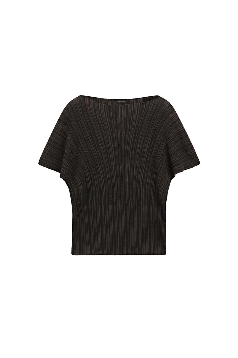 Плиссированное топ . юбка из натуральной кожи. лодочный вырез. короткий рукав. кожаная подкладка и стелька. детали с эластичным поясом. застежка на пряжке сбоку. полосатые элементы. включает стельку airfit®: гибкая техническая пена, разработанная для обеспечения большего комфорта. доступен аналогичный наряд