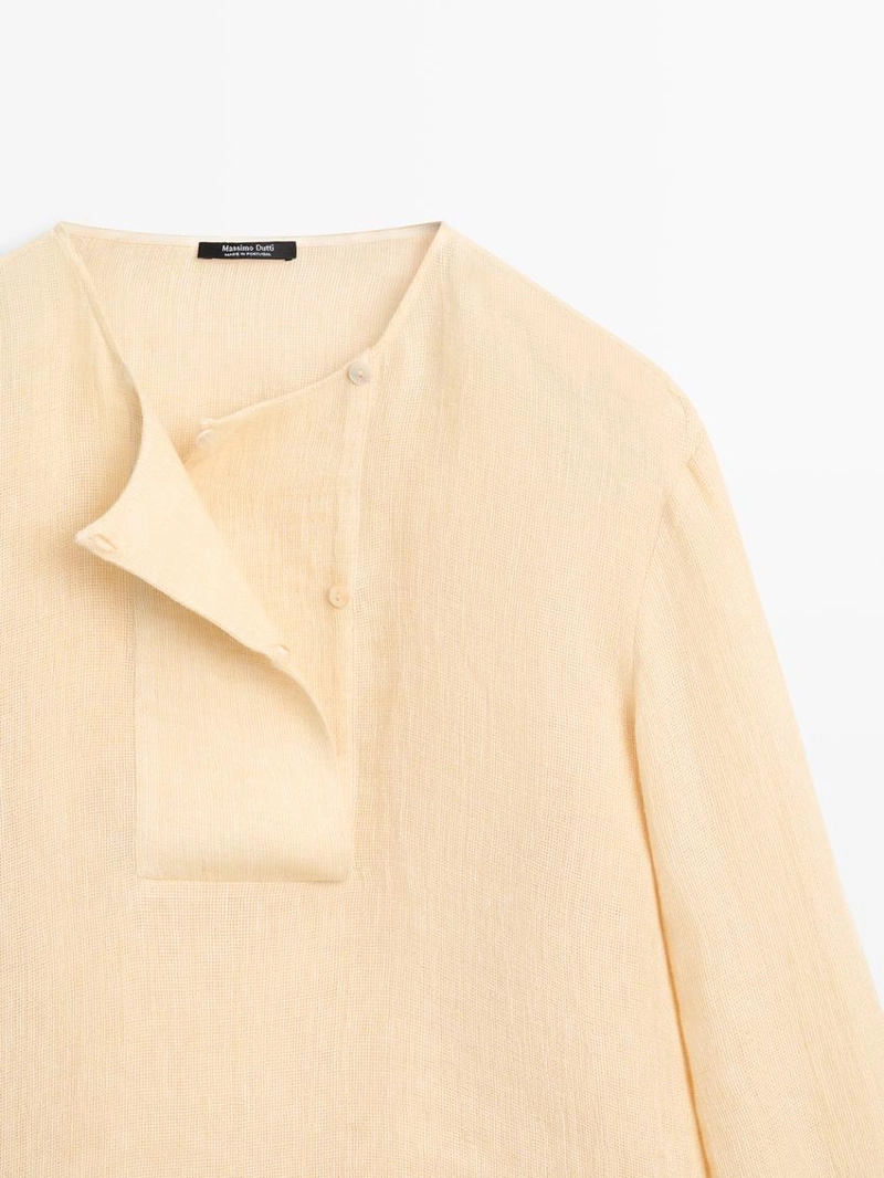 Приталенный льняной блуз с деталями на груди