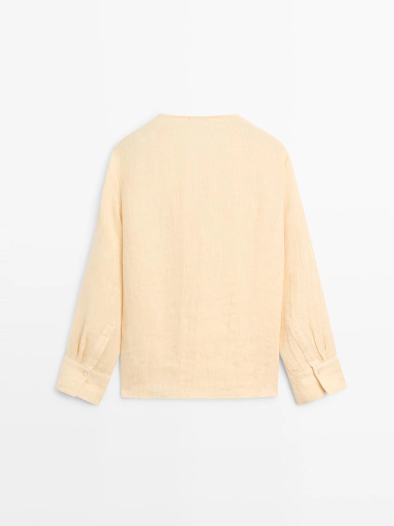 Приталенный льняной блуз с деталями на груди