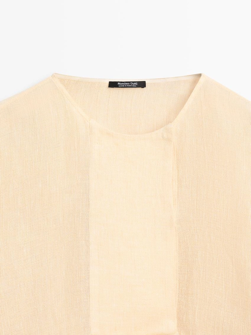 Приталенный льняной блуз с деталями на груди