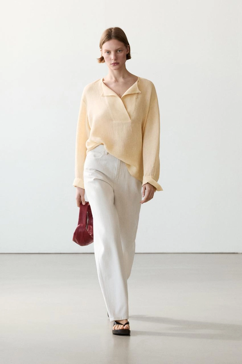 Приталенный льняной блуз с деталями на груди
