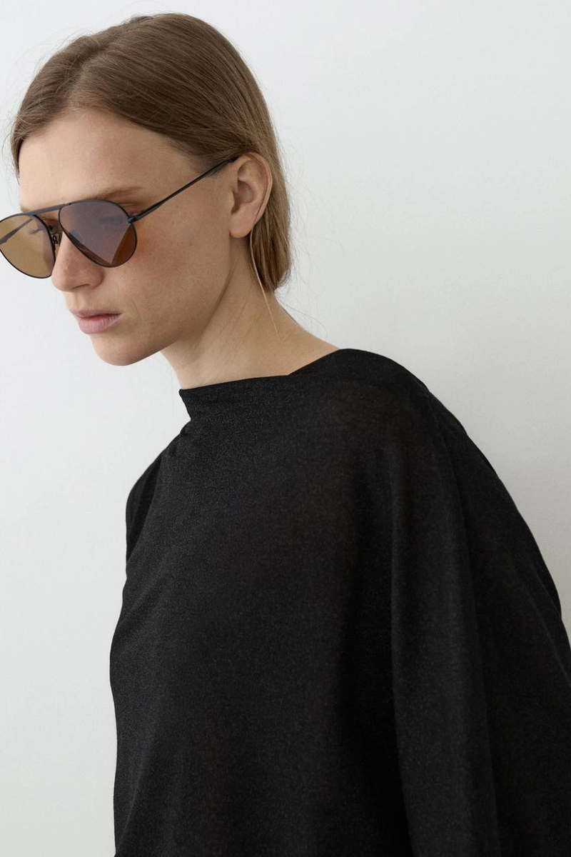 Легкая асимметричная металлизированная футболка