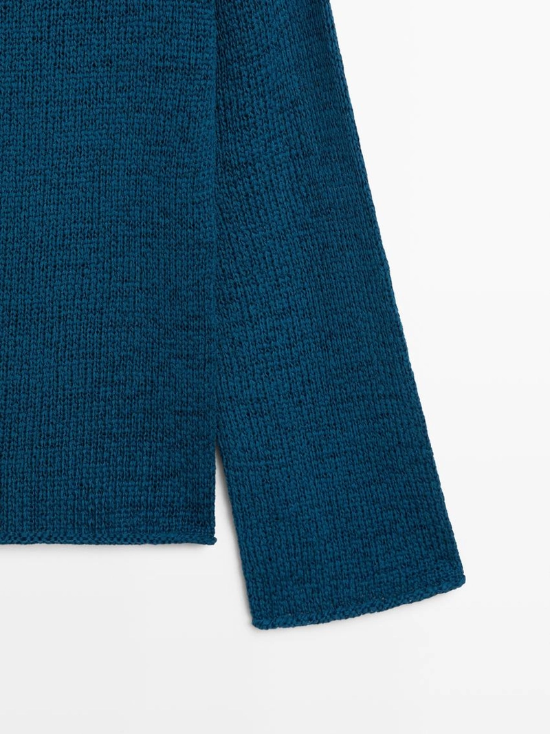 Свитер из хлопкового микса с вырезками