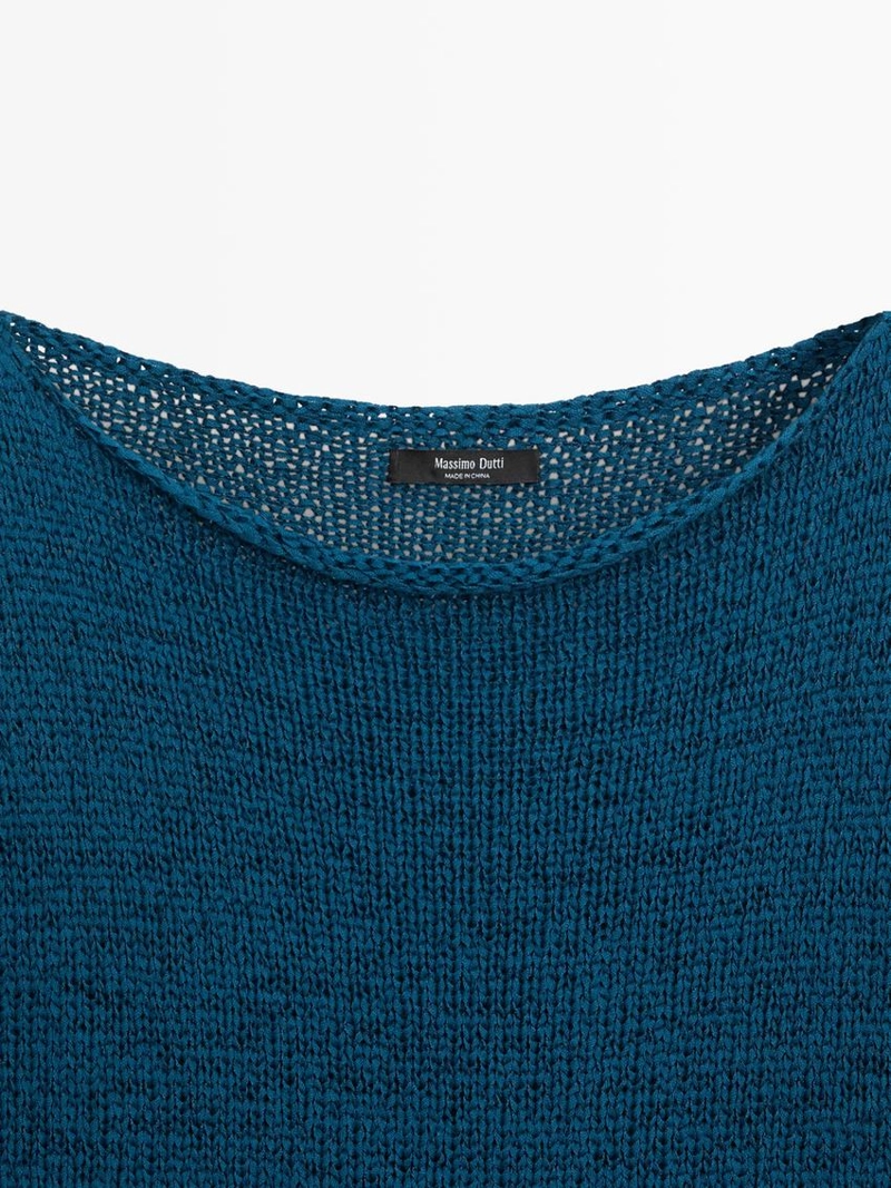 Свитер из хлопкового микса с вырезками