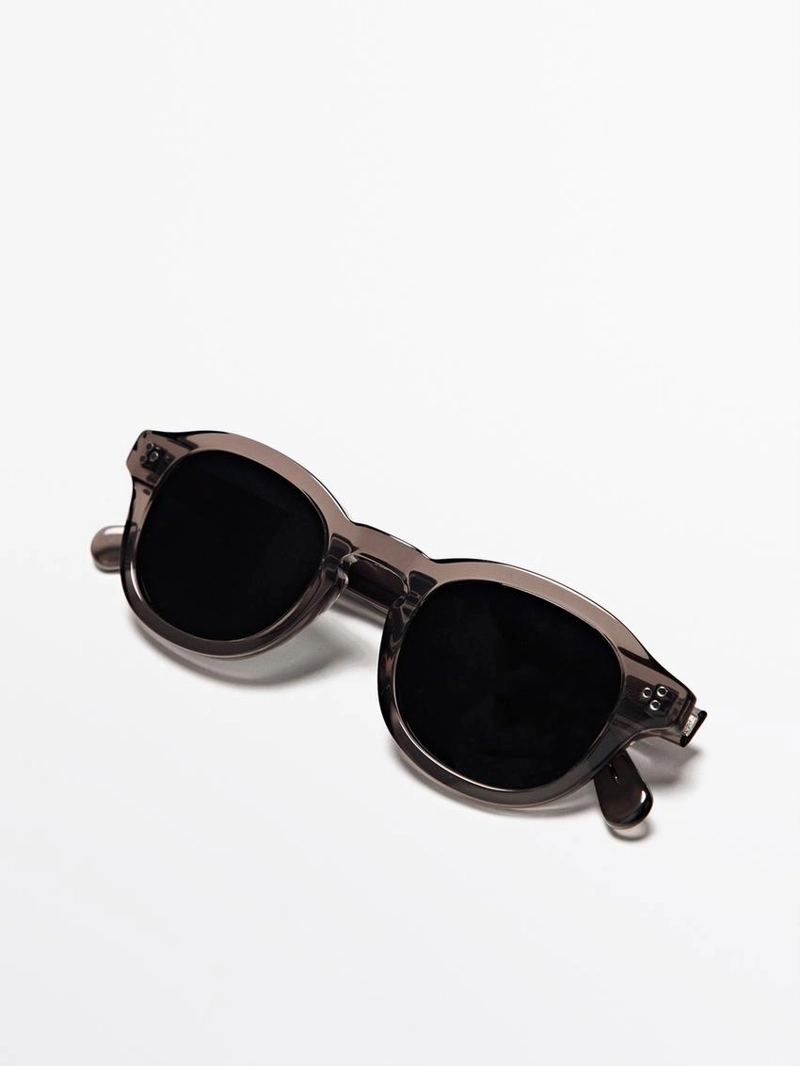 Солнцезащитные очки круглой формы