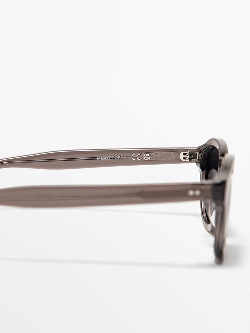 Солнцезащитные очки круглой формы