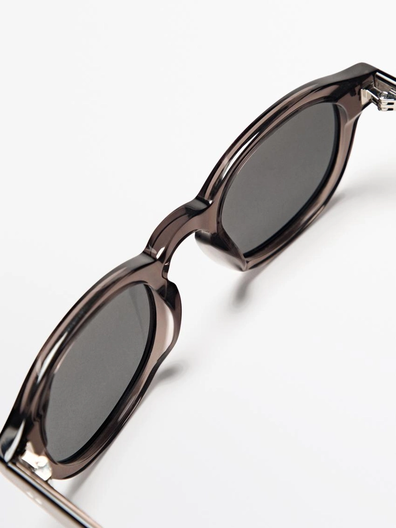 Солнцезащитные очки круглой формы